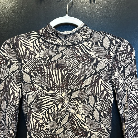 Aritzia Wilfred Only Turtleneck Top Animal Print - Picture 2 of 6
